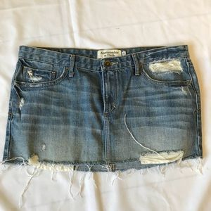 Abercrombie | distressed mini skirt size 8